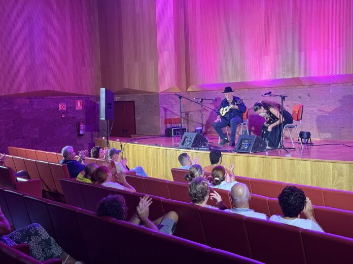 El coloao y Julia Rodríguez en La Camella Arona