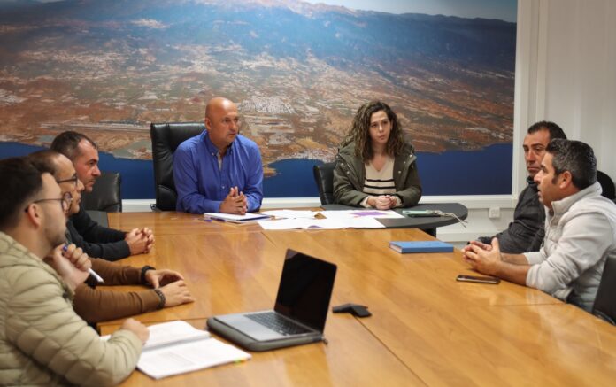 Reunión campo de futbol