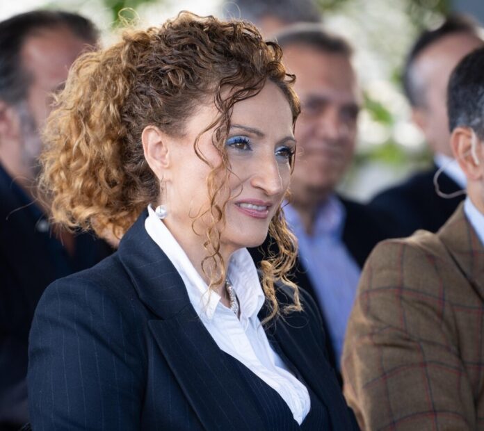 Consejera de vivienda Sonia Hernadez
